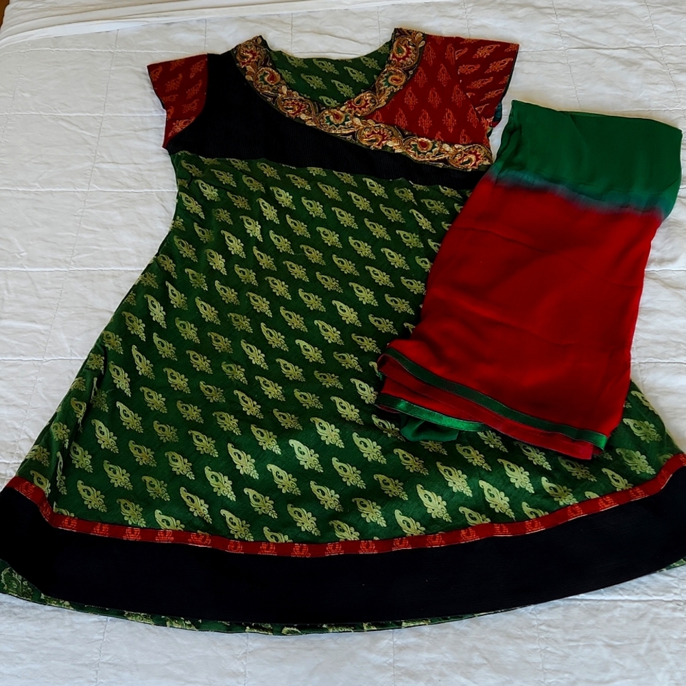 Women's cotton silk blend green and maroon kurta plus dupatta